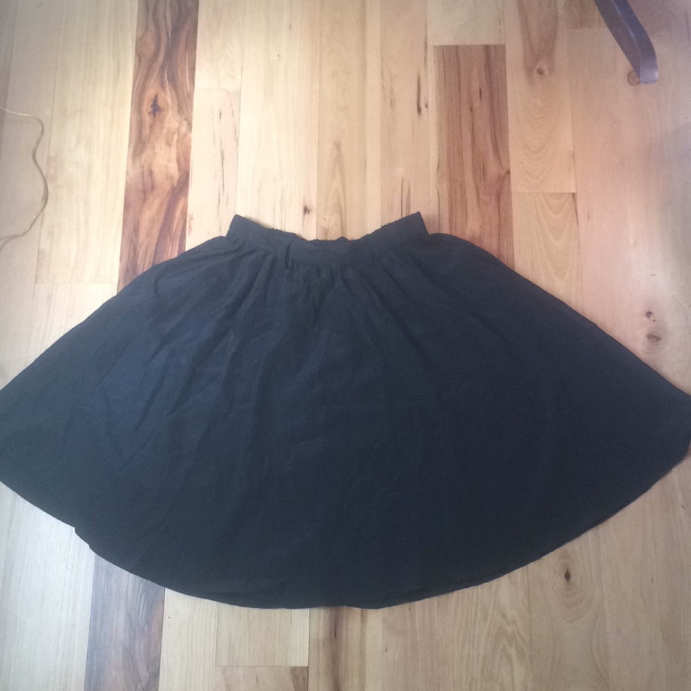 Black circle skirt with pockets